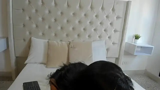 Snapshot of bella_bloomg chatting on 03/09/25, 03:16 bella bloomg online show from 03/09/25, 03:16