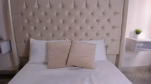 Snapshot of bella_bloomg chatting on 03/12/25, 08:20 bella bloomg online show from 03/12/25, 08:20