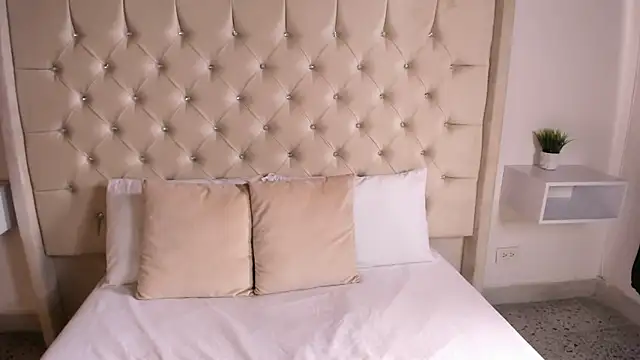 Snapshot of bella_bloomg chatting on 03/21/25, 07:13 bella bloomg online show from 03/21/25, 07:13