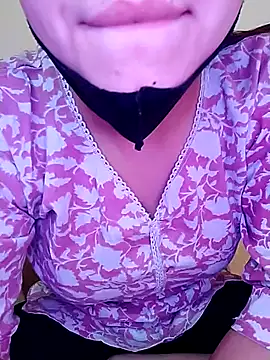 Snapshot of madmast_neha chatting on 10/27/25, 05:33 madmast neha online show from 10/27/25, 05:33