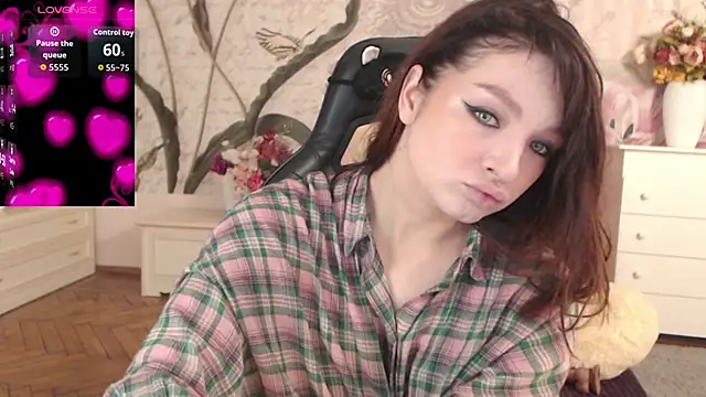 BritneyBarker online show from 10/31/25, 03:18