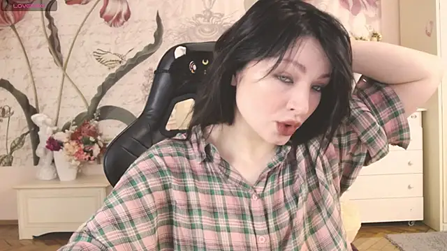 Snapshot of BritneyBarker chatting on 02/14/26, 03:47 BritneyBarker online show from 02/14/26, 03:47
