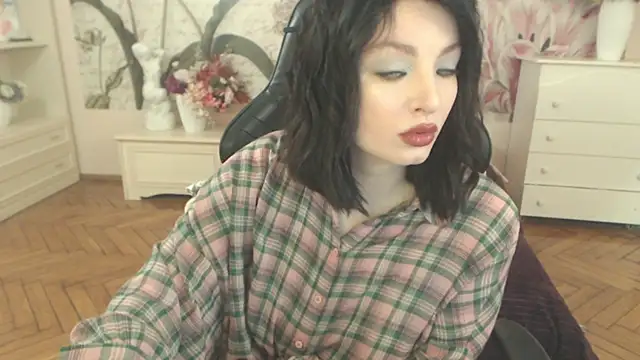 Snapshot of BritneyBarker chatting on 04/09/26, 04:12 BritneyBarker online show from 04/09/26, 04:12