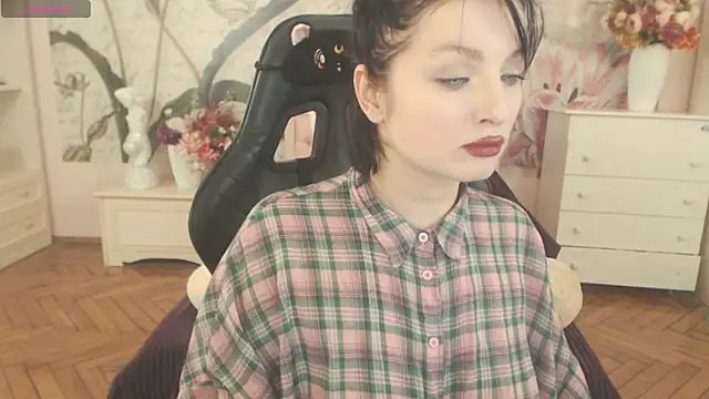 Snapshot of BritneyBarker chatting on 04/19/26, 07:51 BritneyBarker online show from 04/19/26, 07:51