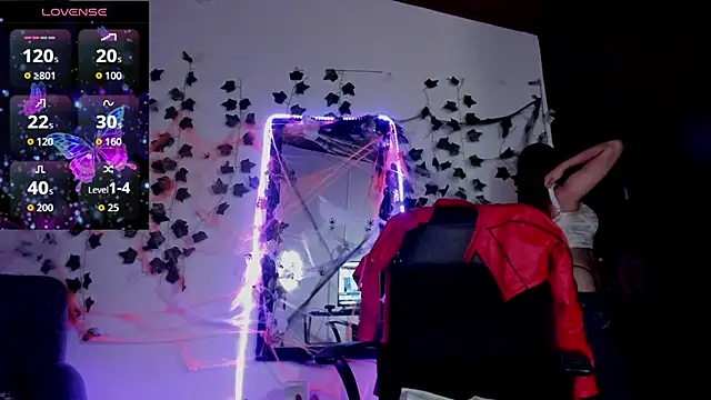 saray  jones online show from 10/30/25, 01:56