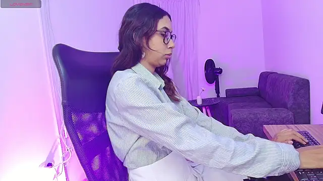 Snapshot of RenataLujan_ chatting on 01/24/25, 04:17 RenataLujan online show from 01/24/25, 04:17