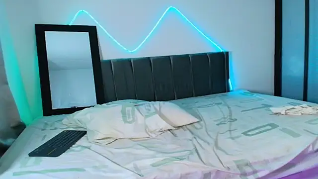 gisell363472 online show from 11/14/25, 01:26