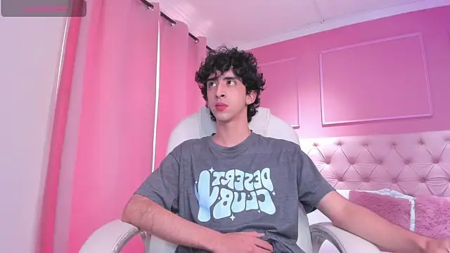 Snapshot of Alezzandro_ chatting on 01/24/25, 05:21 Alezzandro online show from 01/24/25, 05:21