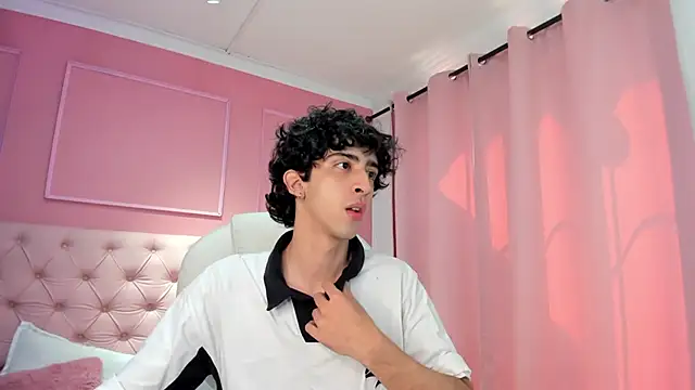 Snapshot of Alezzandro_ chatting on 01/26/25, 02:41 Alezzandro online show from 01/26/25, 02:41