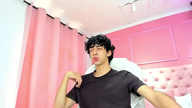 Snapshot of Alezzandro_ chatting on 01/30/25, 02:36 Alezzandro online show from 01/30/25, 02:36