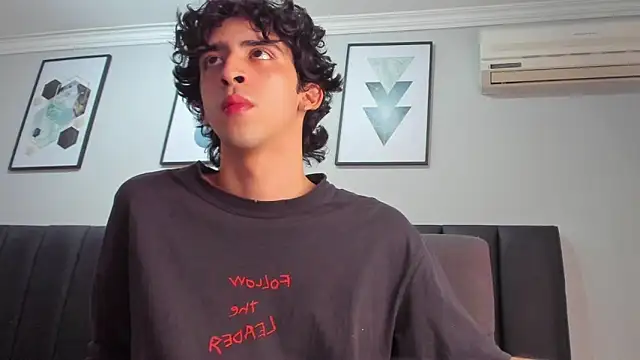 Snapshot of Alezzandro_ chatting on 02/12/25, 05:58 Alezzandro online show from 02/12/25, 05:58