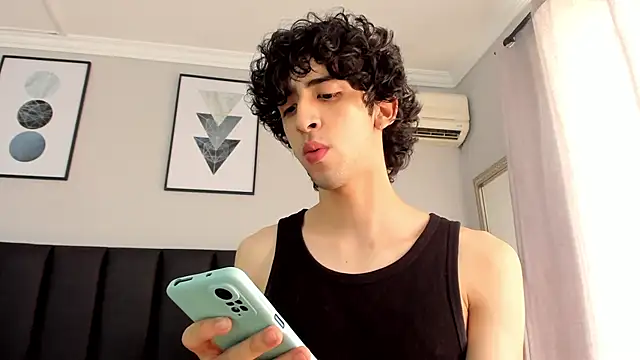 Snapshot of Alezzandro_ chatting on 03/03/25, 02:37 Alezzandro online show from 03/03/25, 02:37