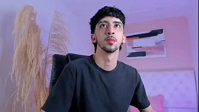 Snapshot of Alezzandro_ chatting on 09/21/25, 08:54 Alezzandro online show from 09/21/25, 08:54