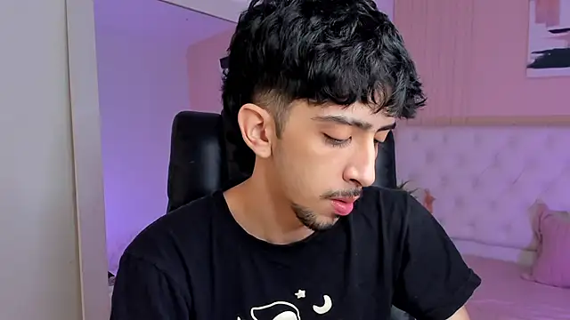 Snapshot of Alezzandro_ chatting on 09/27/25, 09:09 Alezzandro online show from 09/27/25, 09:09