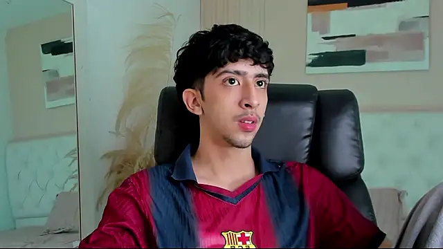 Snapshot of Alezzandro_ chatting on 10/09/25, 09:13 Alezzandro online show from 10/09/25, 09:13