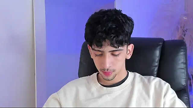 Snapshot of Alezzandro_ chatting on 10/10/25, 08:08 Alezzandro online show from 10/10/25, 08:08