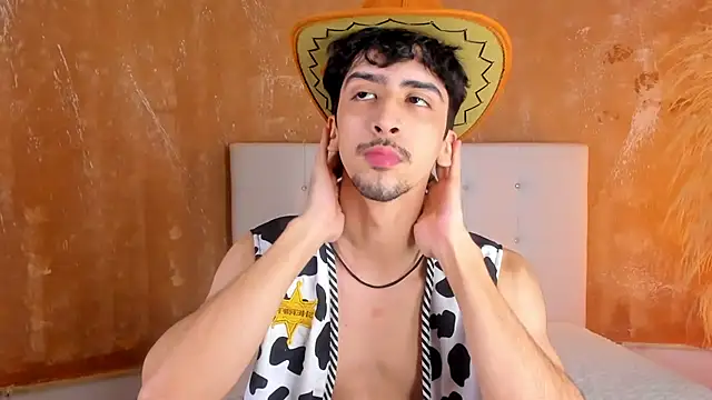 Snapshot of Alezzandro_ chatting on 11/07/25, 08:31 Alezzandro online show from 11/07/25, 08:31