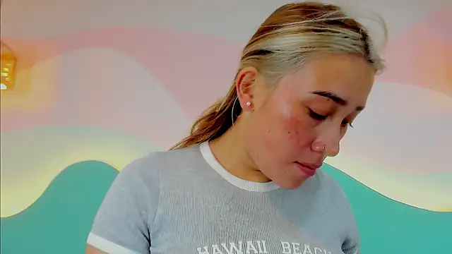 Lannajansen online show from 10/24/25, 01:18