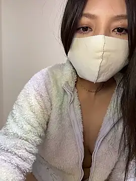 Snapshot of anchan69 chatting on 11/15/25, 10:04 anchan69 online show from 11/15/25, 10:04