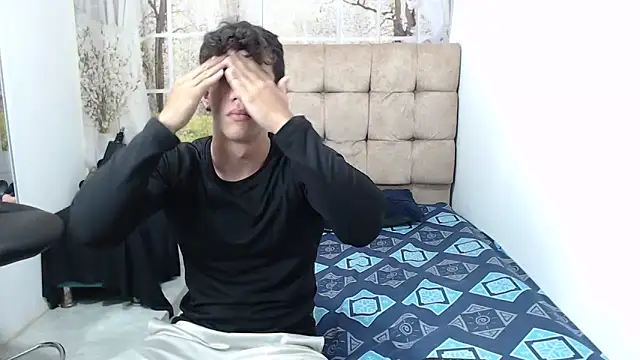 HENRY SENNI online show from 09/22/25, 08:55