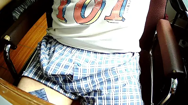 Snapshot of Andre16c chatting on 10/01/25, 06:36 Andre16c online show from 10/01/25, 06:36