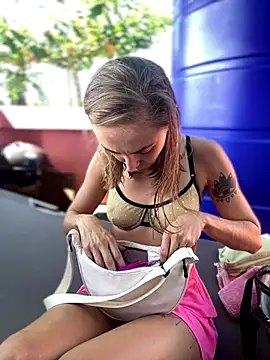 White Lu online show from 10/05/25, 03:05