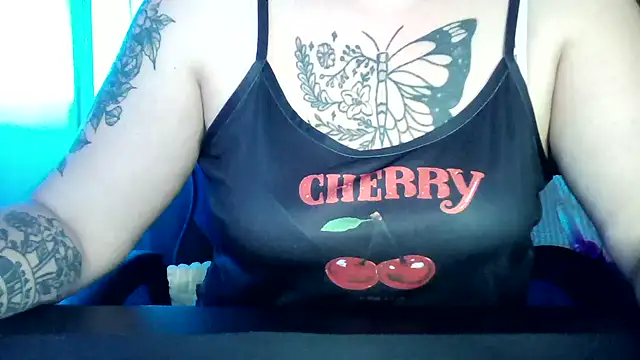 Snapshot of bunnyfox420 chatting on 09/25/25, 04:54 bunnyfox420 online show from 09/25/25, 04:54