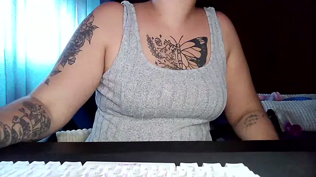 Snapshot of bunnyfox420 chatting on 09/27/25, 02:11 bunnyfox420 online show from 09/27/25, 02:11