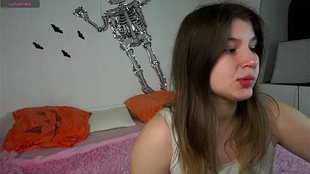 Snapshot of nawuwu chatting on 11/07/25, 06:13 nawuwu online show from 11/07/25, 06:13