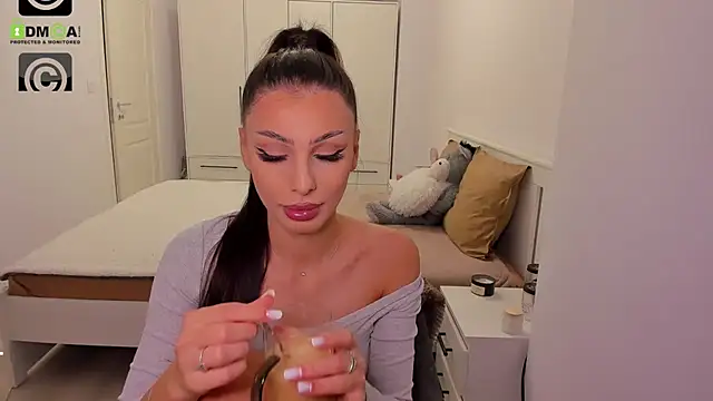 HelenShawn online show from 10/14/25, 09:04