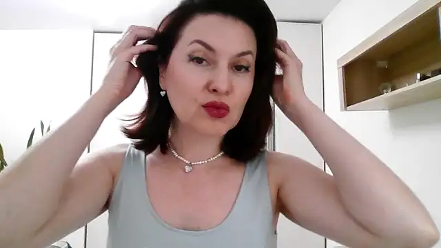 Snapshot of Victoria_Glam chatting on 09/26/25, 05:17 Victoria Glam online show from 09/26/25, 05:17