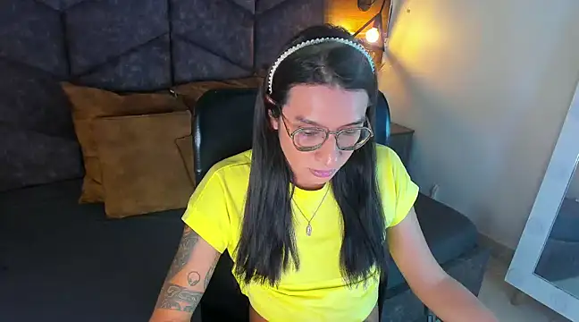 LauraaGomezz   online show from 02/03/25, 07:31