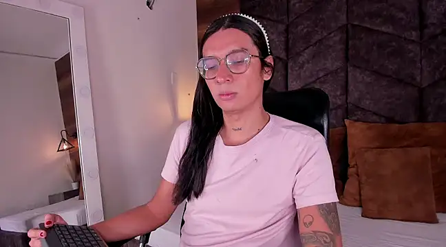 LauraaGomezz   online show from 02/09/25, 12:19