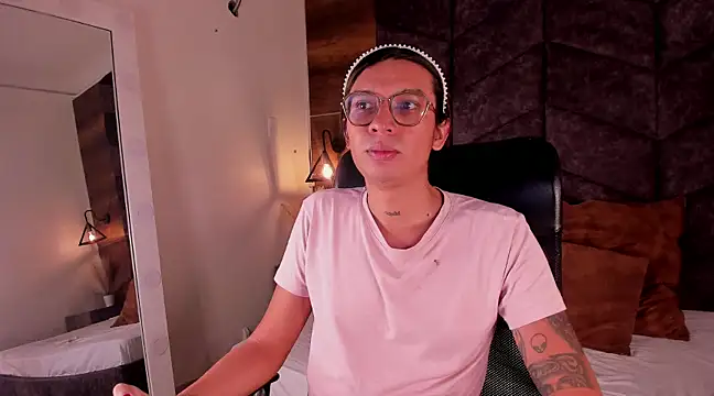 LauraaGomezz   online show from 02/09/25, 06:26