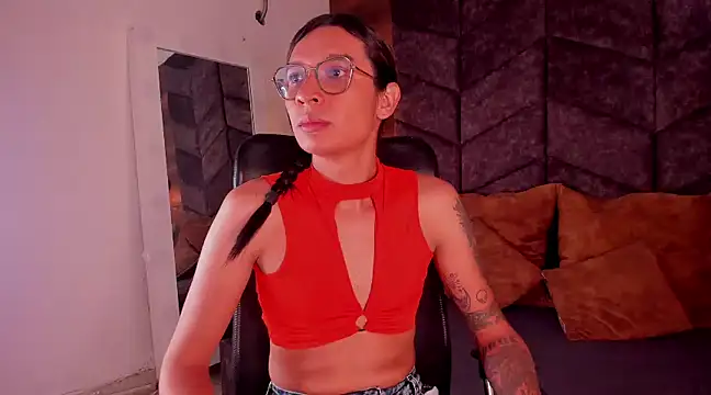 LauraaGomezz   online show from 02/12/25, 01:30