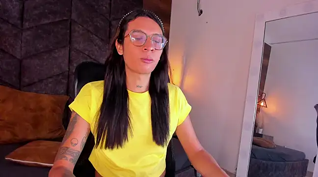 LauraaGomezz   online show from 02/12/25, 07:24