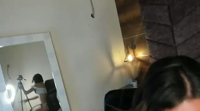 LauraaGomezz   online show from 02/18/25, 11:00