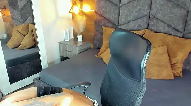 LauraaGomezz   online show from 02/20/25, 07:19