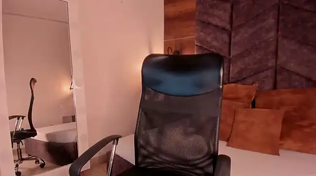 LauraaGomezz   online show from 02/24/25, 07:30