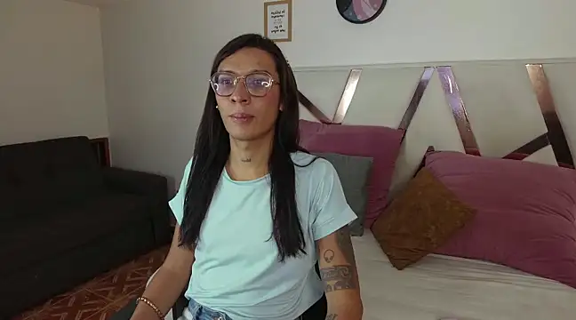 LauraaGomezz   online show from 02/25/25, 07:25