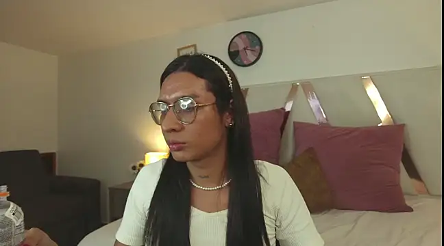 LauraaGomezz   online show from 03/01/25, 01:43