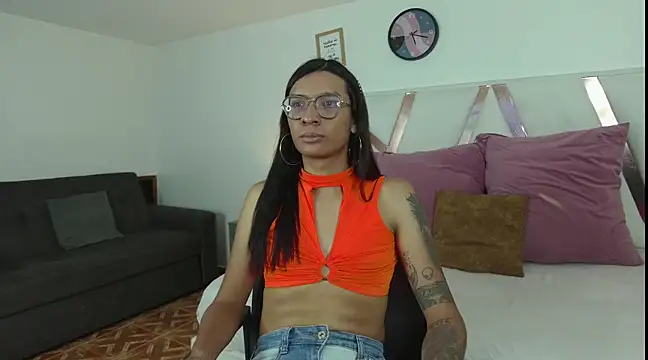 LauraaGomezz   online show from 03/01/25, 07:26