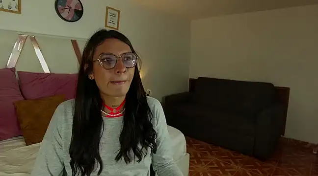 LauraaGomezz   online show from 03/06/25, 10:36