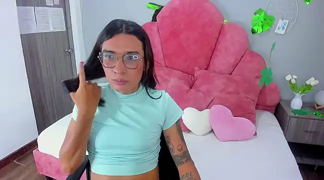 LauraaGomezz   online show from 03/17/25, 10:28