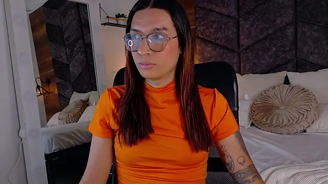 LauraaGomezz   online show from 09/12/25, 07:47