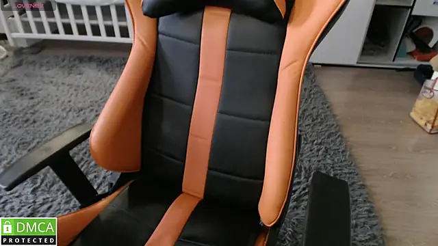 Snapshot of crystalyss chatting on 11/05/25, 03:17 crystalyss online show from 11/05/25, 03:17