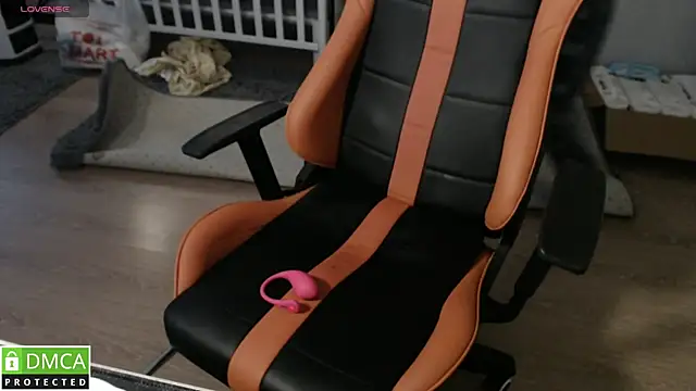 Snapshot of crystalyss chatting on 11/09/25, 03:16 crystalyss online show from 11/09/25, 03:16