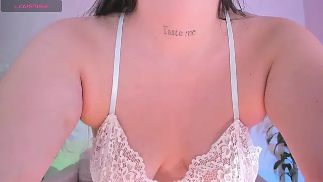 Hannah Jonhson online show from 11/29/25, 04:26