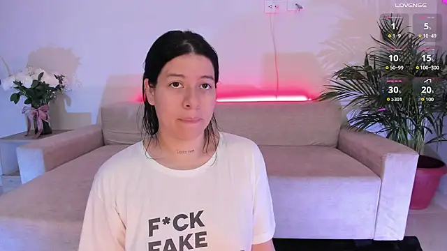 Hannah Jonhson online show from 12/20/25, 03:24