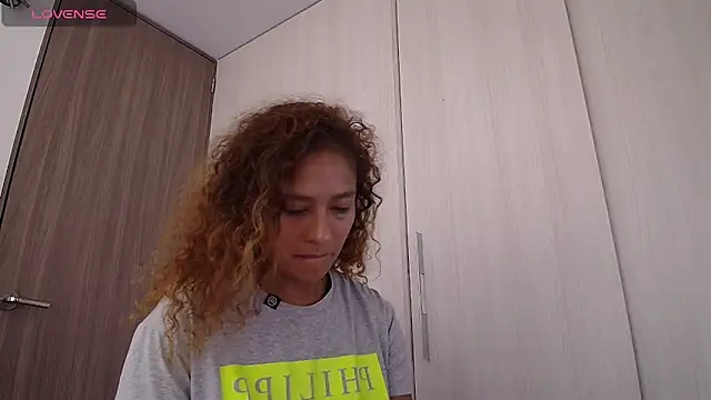 Snapshot of Zoedaniels chatting on 01/30/25, 02:47 Zoedaniels online show from 01/30/25, 02:47